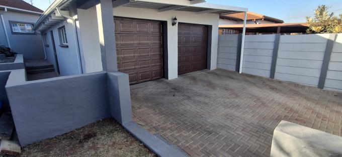 4 Bedroom House for Sale For Sale in Sunnyridge - MR655072