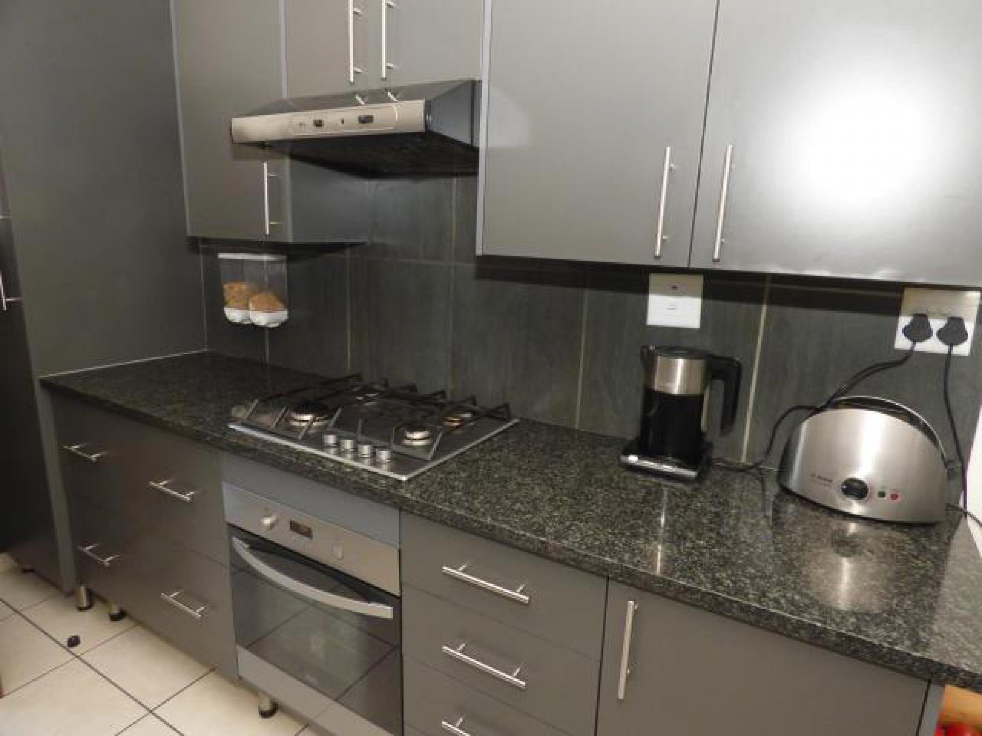 Kitchen - 9 square meters of property in Ravenswood