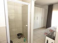 Main Bathroom - 4 square meters of property in Ravenswood