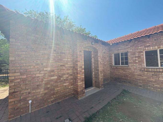 3 Bedroom Simplex to Rent in Waterval East - Property to rent - MR655144