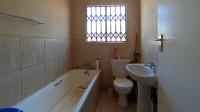 Bathroom 1 - 4 square meters of property in Amandasig