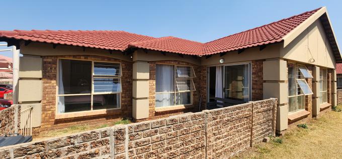 2 Bedroom Sectional Title for Sale For Sale in Liefde en Vrede - MR655405