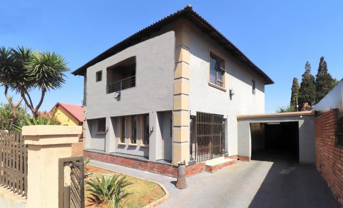 4 Bedroom House for Sale For Sale in Lenasia South - MR655566