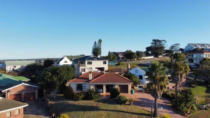 2 Bedroom House for Sale For Sale in Stilbaai (Still Bay) - MR655585