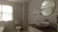 Main Bathroom - 6 square meters of property in Mondeor