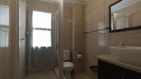 Bathroom 1 - 5 square meters of property in Mondeor