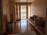 Lounges - 23 square meters of property in Mondeor