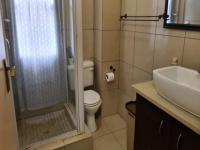 Main Bathroom - 6 square meters of property in Mondeor