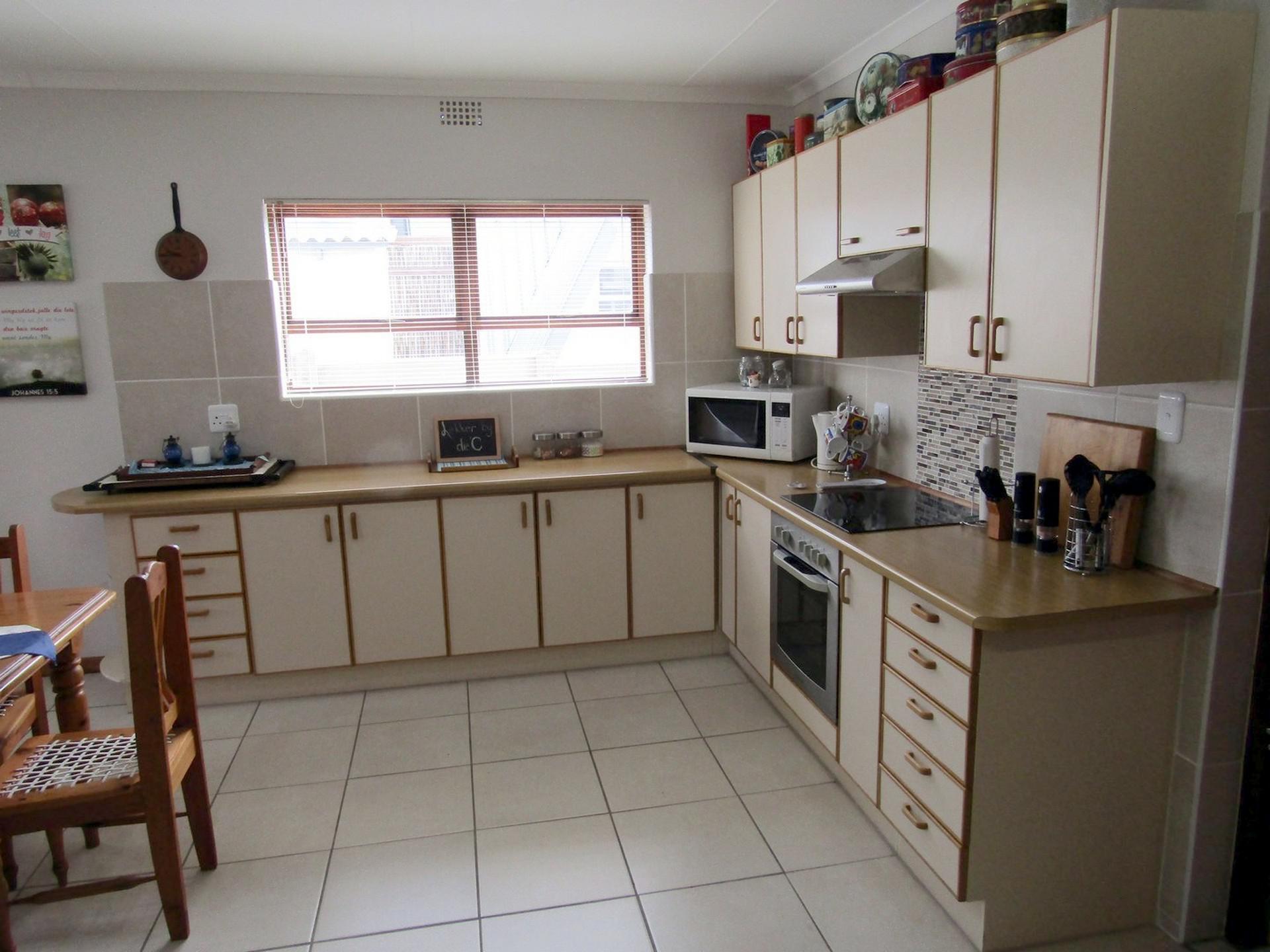  of property in Stilbaai (Still Bay)