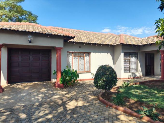 4 Bedroom House for Sale For Sale in Rustenburg North - MR655652