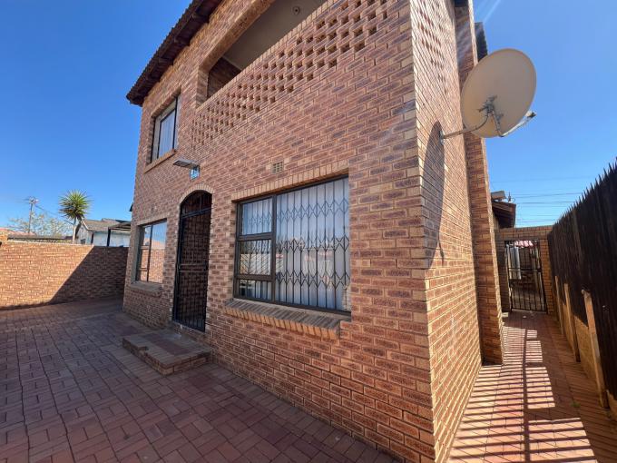 4 Bedroom House for Sale For Sale in Riverlea - JHB - MR655701