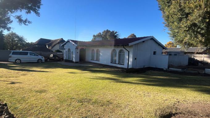 3 Bedroom House to Rent in Van Riebeeckpark - Property to rent - MR655762