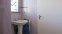 Main Bathroom - 4 square meters of property in Alveda