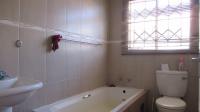 Bathroom 1 - 4 square meters of property in Alveda