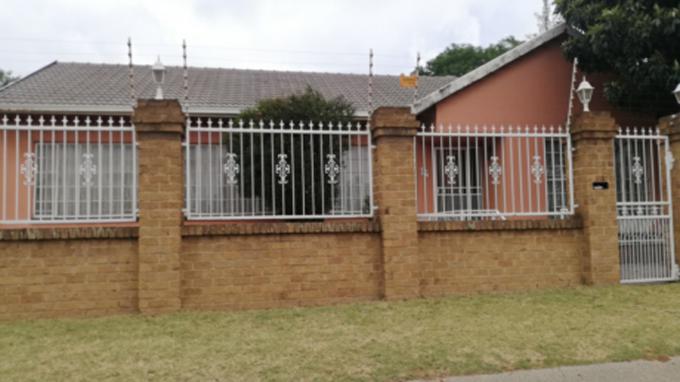 SA Home Loans Sale in Execution 3 Bedroom House for Sale in The Hill - MR655776