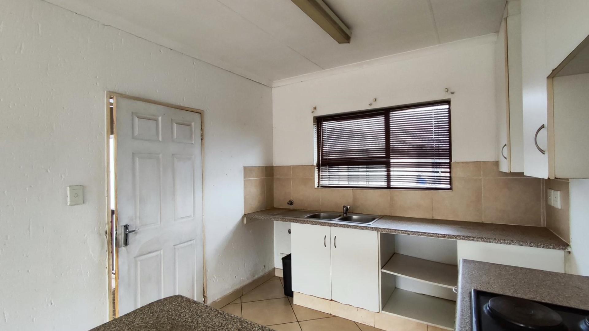 Kitchen - 10 square meters of property in Eveleigh