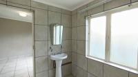 Bathroom 1 - 14 square meters of property in Ocean View - DBN