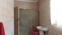 Bathroom 1 - 19 square meters of property in Bezuidenhout Valley