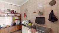 Kitchen - 40 square meters of property in Bezuidenhout Valley