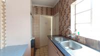 Kitchen - 40 square meters of property in Bezuidenhout Valley