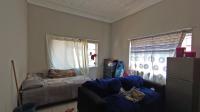 Bed Room 4 of property in Bezuidenhout Valley