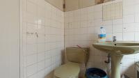 Bathroom 1 - 19 square meters of property in Bezuidenhout Valley