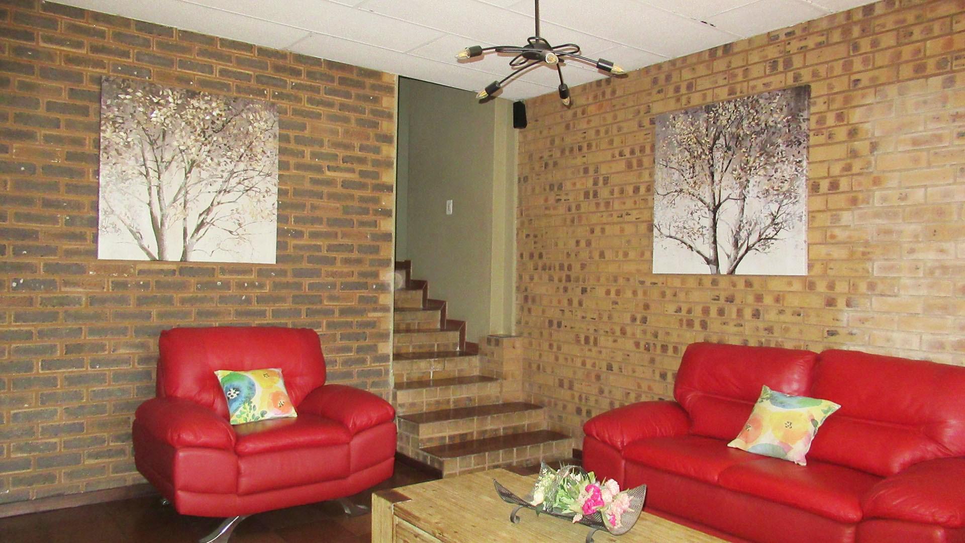 TV Room - 24 square meters of property in Glenvista