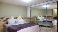 Main Bedroom - 17 square meters of property in Glenvista