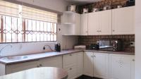 Kitchen - 15 square meters of property in Glenvista