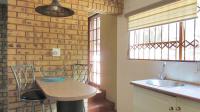 Kitchen - 15 square meters of property in Glenvista