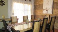 Dining Room - 17 square meters of property in Glenvista