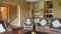 Lounges - 27 square meters of property in Glenvista