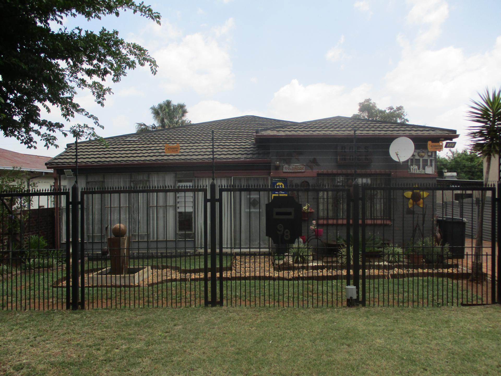  of property in Roodepoort North