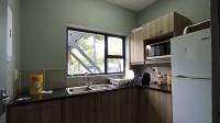 Kitchen - 10 square meters of property in Florida Park