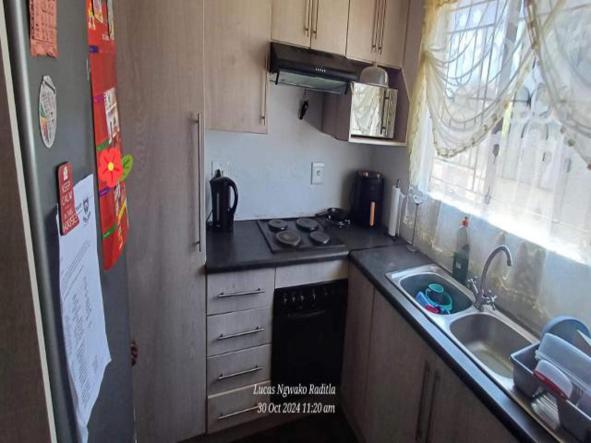 Kitchen of property in Soshanguve