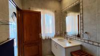 Bathroom 2 - 7 square meters of property in Bedfordview