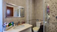 Bathroom 3+ - 11 square meters of property in Bedfordview