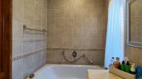 Bathroom 3+ - 11 square meters of property in Bedfordview