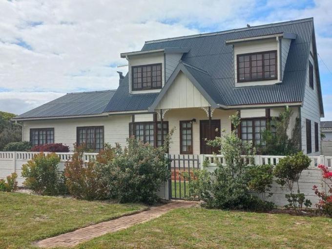 4 Bedroom House for Sale For Sale in Hermanus - MR656128