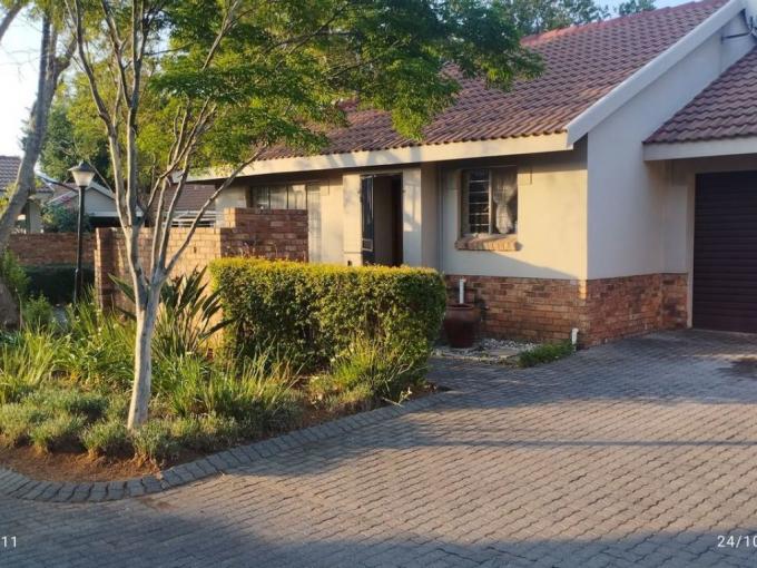 2 Bedroom Simplex for Sale For Sale in Rooihuiskraal North - MR656134