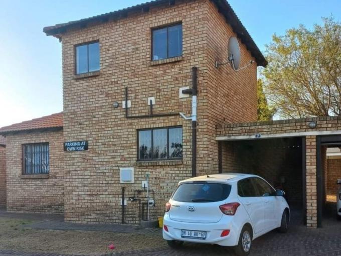 3 Bedroom Simplex for Sale For Sale in Witpoortjie - MR656191