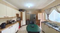 Kitchen - 18 square meters of property in Padfield Park