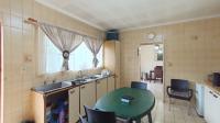 Kitchen - 18 square meters of property in Padfield Park