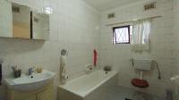 Main Bathroom - 9 square meters of property in Padfield Park