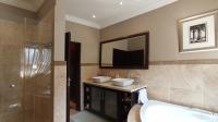 Main Bathroom - 10 square meters of property in Sandhurst