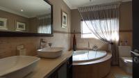 Main Bathroom - 10 square meters of property in Sandhurst