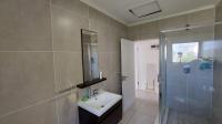 Bathroom 1 of property in Somerset West