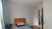 Bed Room 1 - 15 square meters of property in Die Hoewes