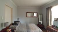 Main Bedroom - 20 square meters of property in Die Hoewes