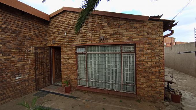 3 Bedroom House for Sale For Sale in Rosettenville - Home Sell - MR656596